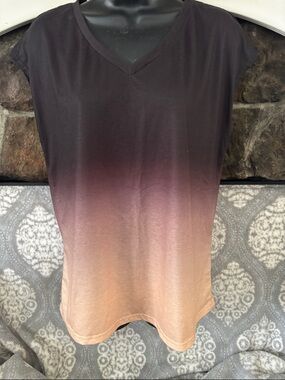 SHEIN Ombre V-Neck Short Sleeve Tee in Black and Tan size M/6